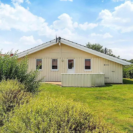 4 Star In Friedrichkoog Friedrichskoog-Spitz